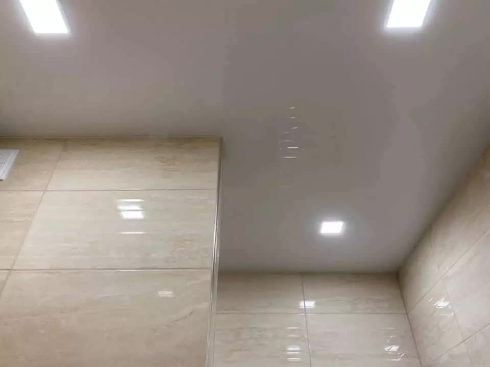 Глянцевые натяжные потолки